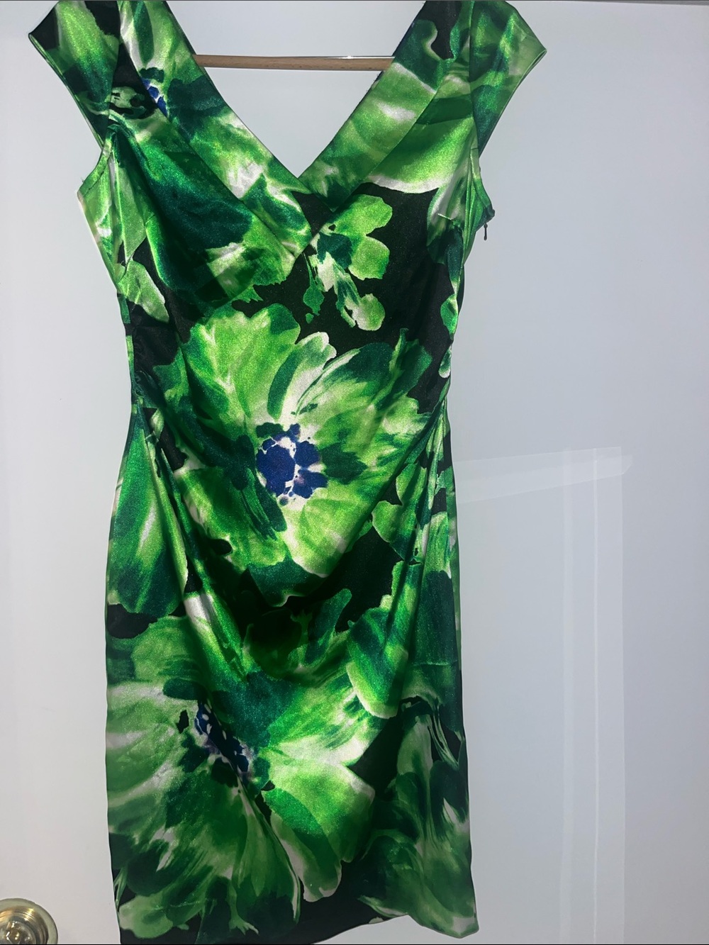 Maggy London Green Floral V-Neck Midi Dress